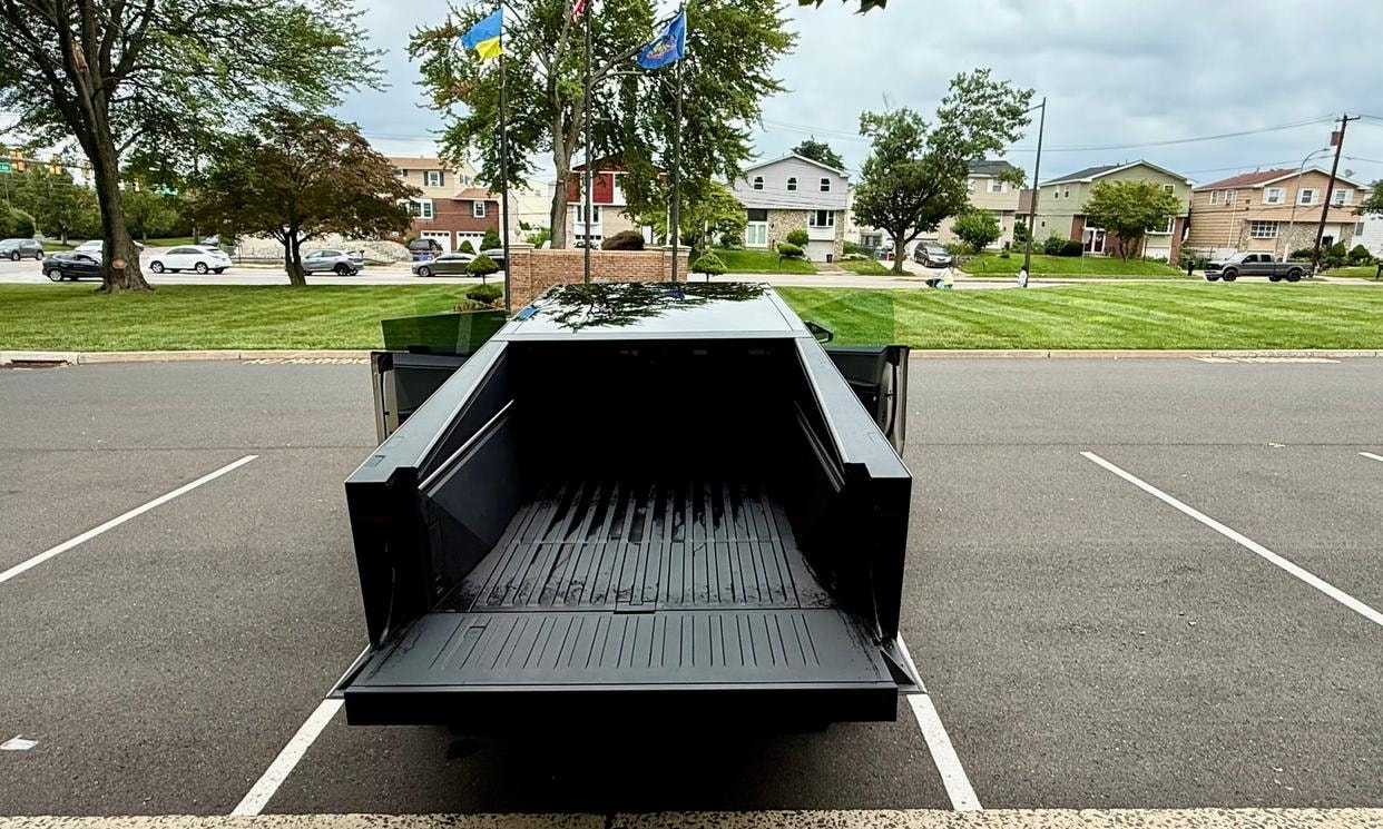 Vehicle photo 5