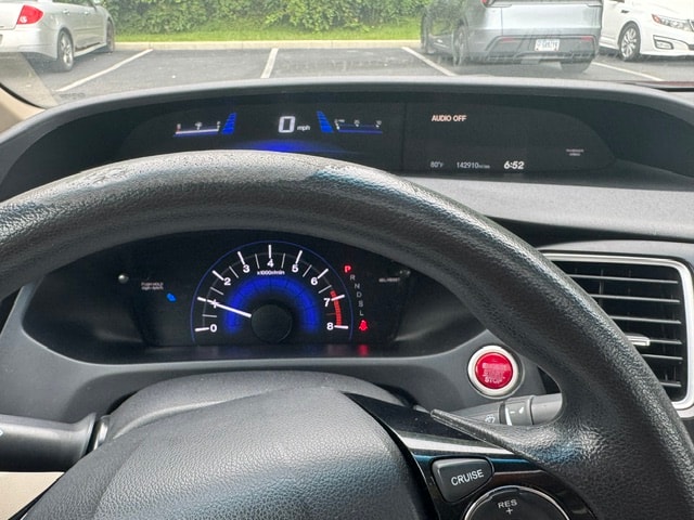 Vehicle photo 13