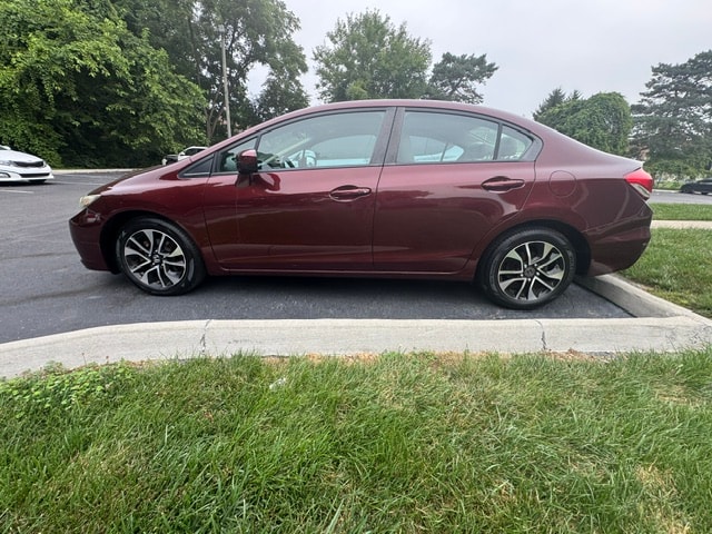 Vehicle photo 2