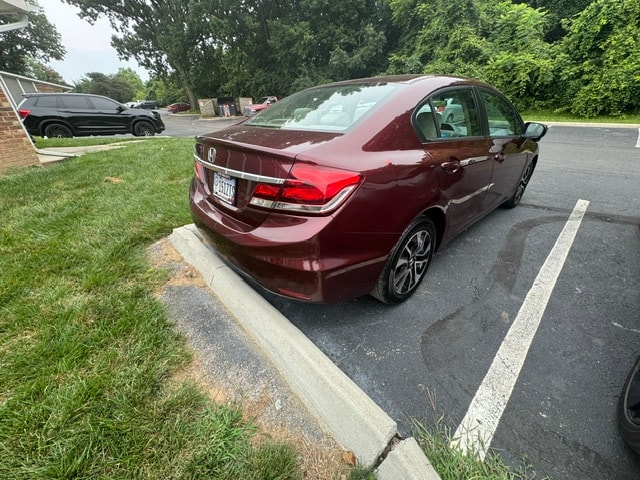 Vehicle photo 5