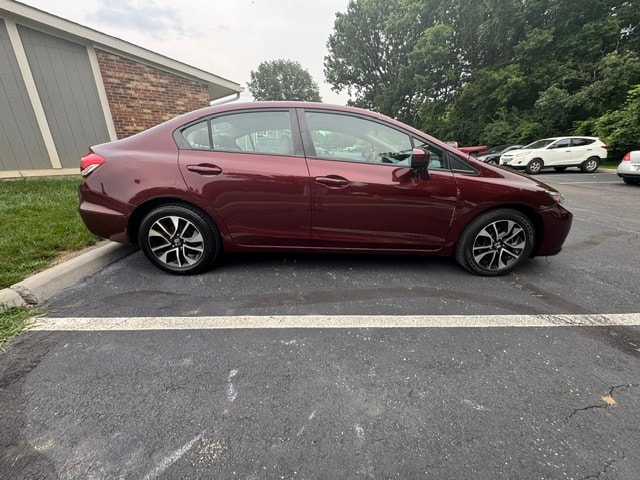 Vehicle photo 6