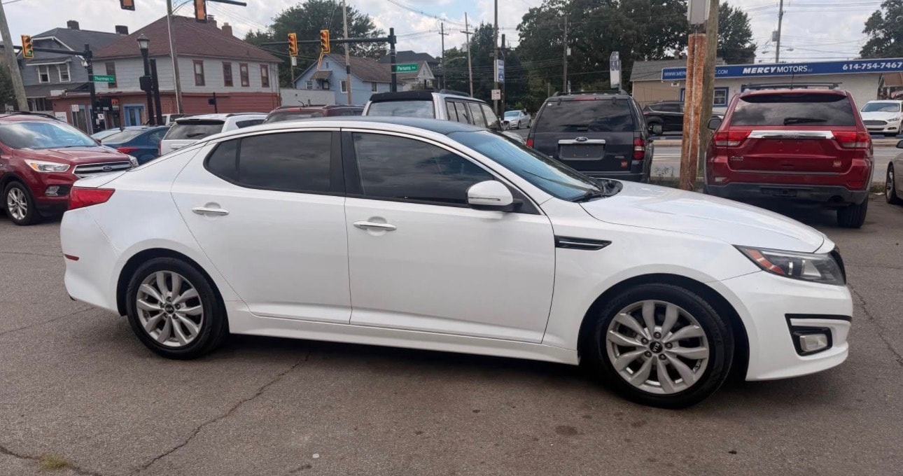 Vehicle photo 3