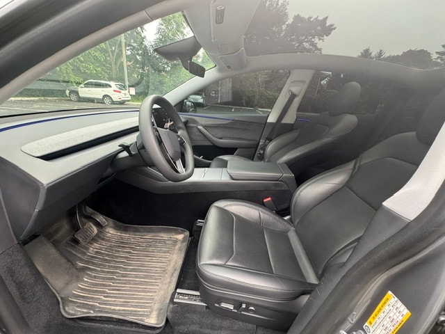 Vehicle photo 10