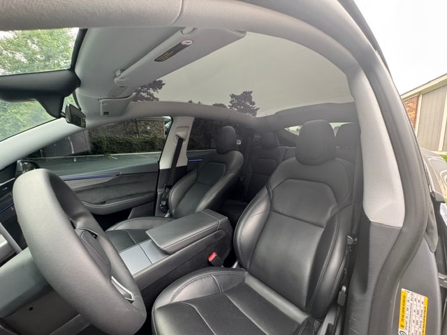 Vehicle photo 11
