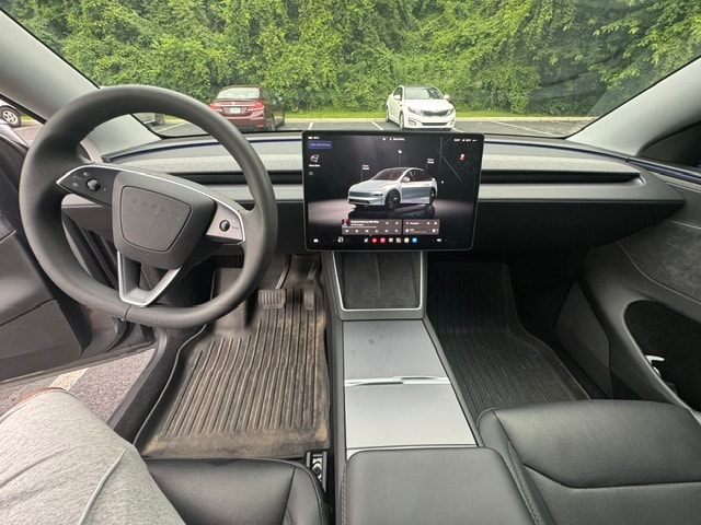 Vehicle photo 12