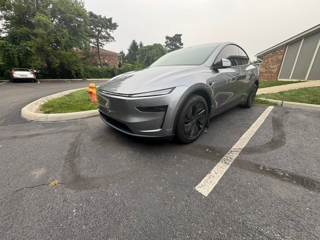 Vehicle photo 2